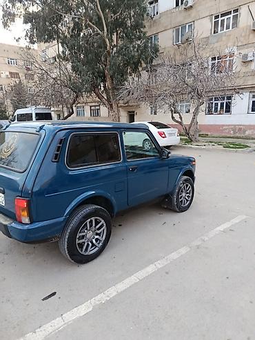 niva barter: LADA Niva 4x4, mavi rəng, 3 qapılı off-road kuzov. Güclü tam ötürücülü — 6