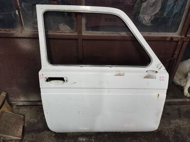 Auto delovi: Dodatni opis Vrata desna Lada 21213,21214 Niva br.2. U beloj boji — 1