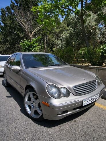 Mercedes-Benz: Mercedes-Benz 240: 2.4 l | 2004 il Sedan