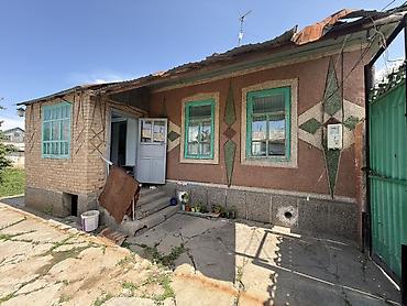 район ленинский: 🏡 Продаётся дом в г. Каракол! 📍 Адрес: ул. Московская, угловой участок — 2