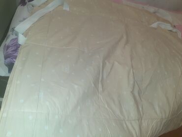 taxt ucun matras: Tek neferlik dəvə yunundan dosek.
90×200