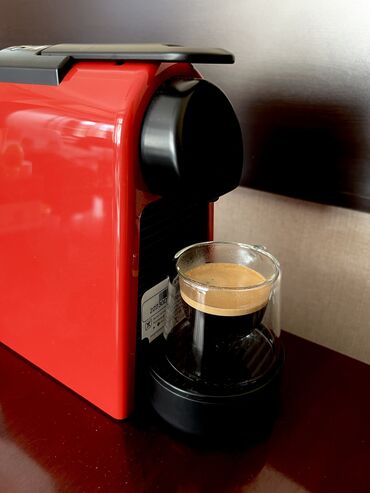 Кофемашины: Nespresso kapsul qəhvə maşını – kofe aparatı kompakt və şık qırmızı