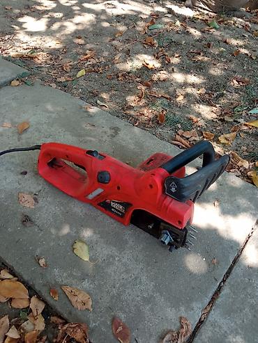 bušilica: Električna lančana testera Black & Decker, dužina mača 40 cm. - — 1