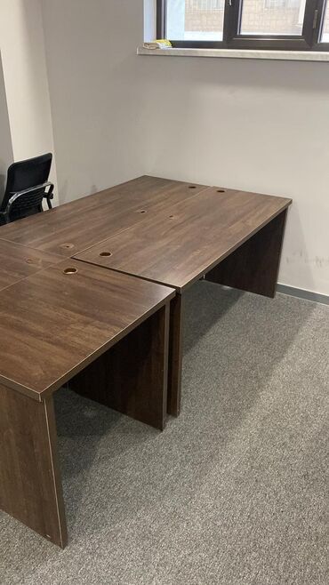 Мебель: Продаю офисные столы. 
1600х600 - 19шт 
1200х600 - 1шт
800х600 - 4шт