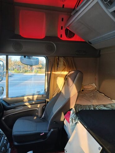 Tırlar: DAF XF traktor + soyuduculu yarımqoşqu - Marka/model: DAF XF (çekici) — 12