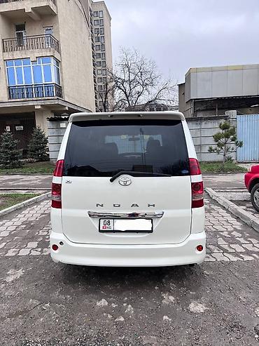 Toyota: Toyota Noah: 2004 г., 2 л, Автомат, Бензин, Минивэн — 2