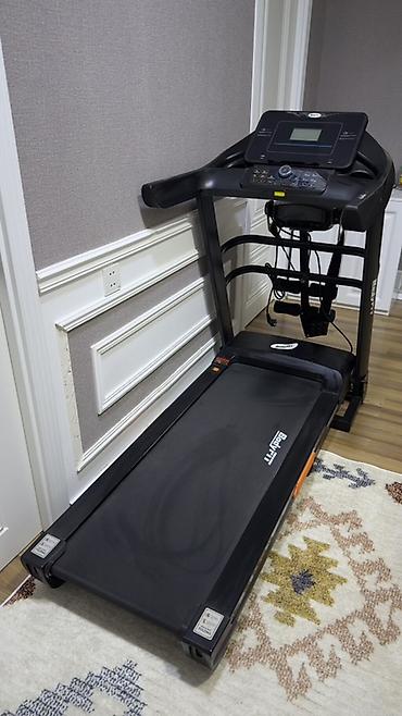 Qaçış trenajorları: BodyFit qaçış trenajoru - Geniş qaçış səthi və güclü konstruksiya; — 3