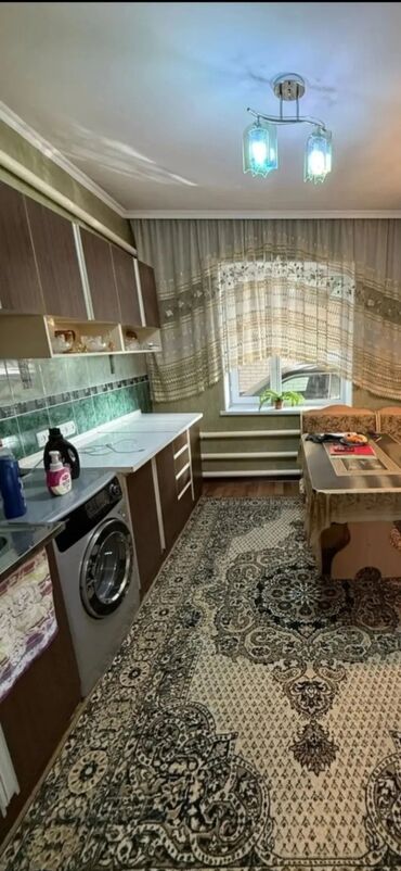 сдаю стом кресло: 65 м², 3 комнаты, Парковка, Забор, огорожен