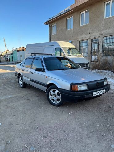 купить volkswagen vento: Volkswagen Passat: 1990 г., 1.8 л, Механика, Бензин, Седан