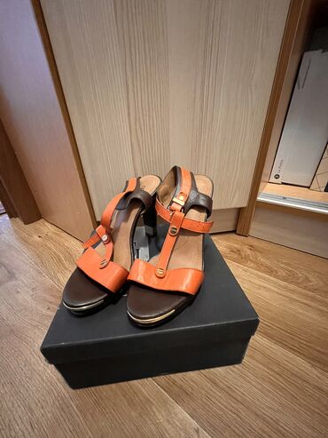 meray kee обувь: Босоножки супер удобные ииустойчивые. Носила их один раз. Продаю