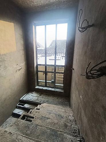 штапики: Панорамное окно/витраж из алюминиевого профиля для лестничного пролёта — 1