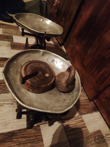 Digər əntiq əşyalar: Qədimi sivetdən qalma daş tərəzi. Qədimi şirəcəkən maşın — 7