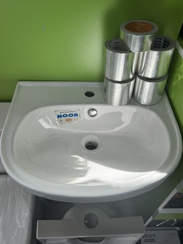 hamam ref: Oval formalı, ağ rəngli keramika lavabo, hamam otaqları və ya tualet