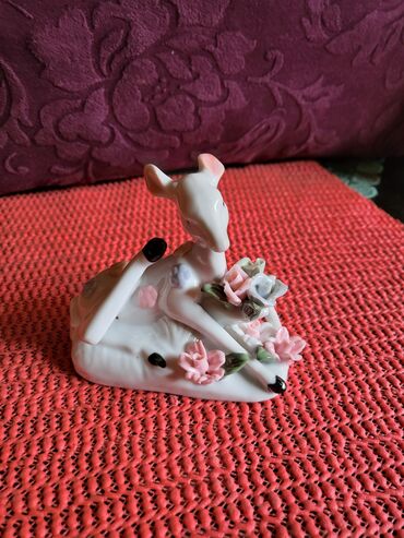 Ostali kućni dekor: Porcelanska vintaz,nova figura lane. Figura lane,nova,cvetovi bez — 1