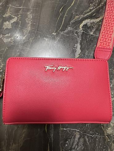 Çiyin çantası, Tommy Hilfiger, İşlənmiş