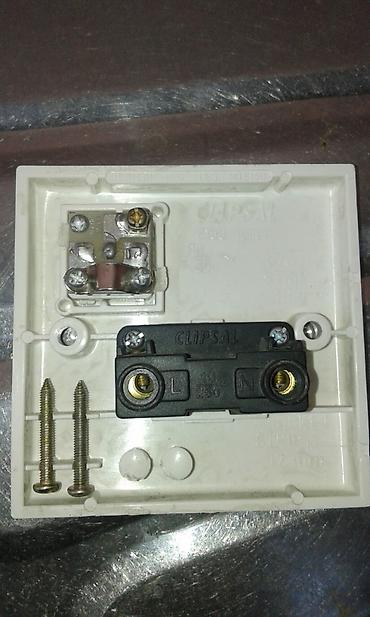 razetka: "Clipsal" elektrik yuvaları satılır. Telefon xətti və televizor anteni — 6