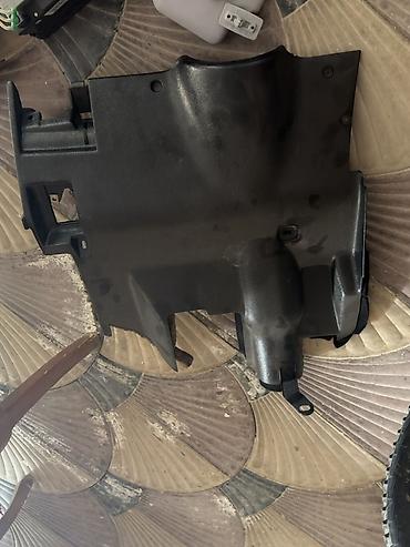 домкрат для авто: Avtomobil üçün alt panel/örtük plastik detal - Material: sərt — 1