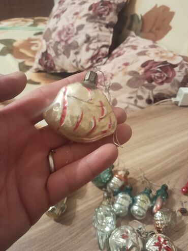 Yeni il oyuncaqları və bəzəkləri: Məhsul: Köhnə yolka bəzəkləri – 5 ədəd klipsli oyuncaqlar Təsvir: - — 15