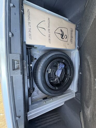 Mercedes-Benz: Mercedes-Benz E 240: 2.4 l | 2000 il Sedan — 20