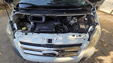 Ford Transit mikroavtobus - Kuzov: yüksək tavanlı, ağ rəng, arxa