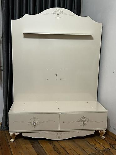Bufetlər: - Rəng: krem/ivori - Material: MDF/LDSP karkas, şüşə vitrin qapısı - — 7