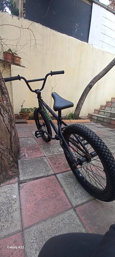 İdman velosipedləri: BMX tipli uşaqlar/yeniyetmələr üçün velosiped - Rəng: qara, yaşıl — 2