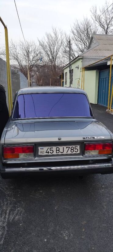 lada 2107 2012: Maşın bez detal vuruqsuz udarsız 2 3 yerində kusok kraskası var
