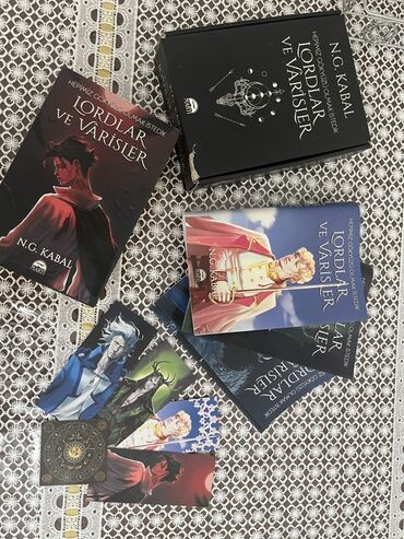 Bədii ədəbiyyat: N.G. Kabalın “Lordlar və Varislər” kitab dəsti. Dəstə kitabın özü lalafo.az -da Bədii ədəbiyyat: N.G. Kabalın “Lordlar və Varislər” kitab dəsti. Dəstə kitabın özü