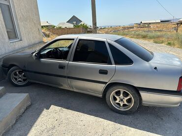 ваз 3: Opel Vectra: 1993 г., 1.8 л, Механика, Бензин, Седан