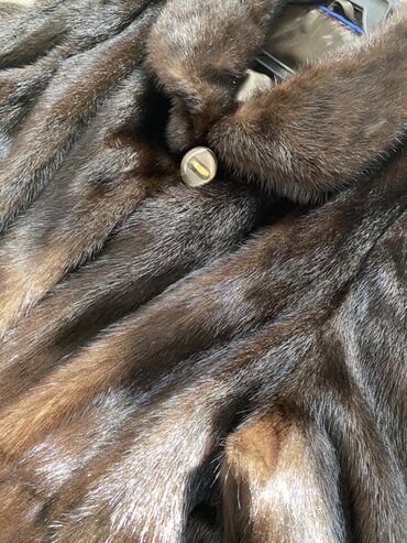 Шубы: Шуба из норки, классическая модель до колена. Характеристики: - — 6