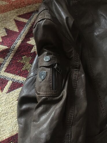 Kurtkalar: Dəri kurtka, M — 10