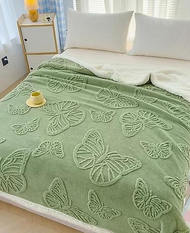 Ćebad i pokrivači: Reljefna krznena ćebad
Dimenzije-200*230
Cena 3700 din — 7