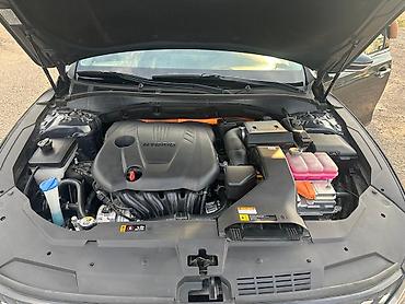 Продажа авто: Hyundai Grandeur: 2021 г., 2.4 л, Автомат, Гибрид, Седан — 2