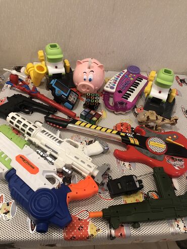 Oyuncaqlar: Hamisi bir yerde-8 m.tecili satilir,oyuncaqlar ishlemirler — 2