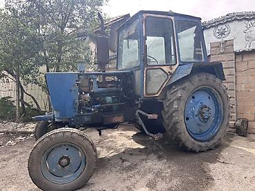 Kommersiya nəqliyyat vasitələri: Mavi rəngli universal təkərli traktor Texniki xüsusiyyətlər və — 2