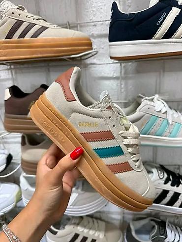 adidas duboke patike: Gazelle
36-41 
4200 din — 3