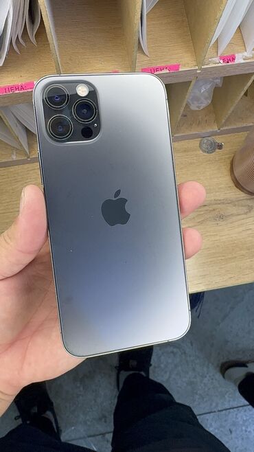 Apple iPhone: IPhone 12 Pro, Б/у, 128 ГБ, Защитное стекло, Чехол, 88 %