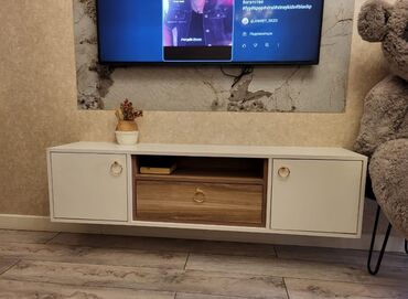 TV altlığı: Düz TV altlığı, Polkalı, Taxtalı