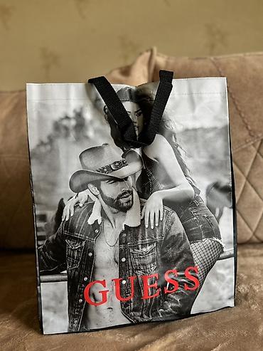 Оборудование для магазинов: GUESS brendinə aid çaplı alış-veriş çantası - Material: möhkəm — 1