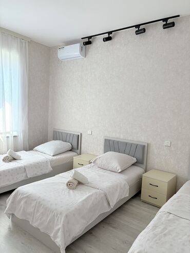 Günlük kirayə evlər: 100 kv. m, 4 otaqlı, Su, Kanalizasiya, İşıq — 15