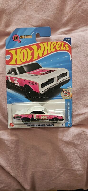заказать модель машины: Hot Wheels 2025 – Celebration Racers seriyasından 74 Brazilian Dodge