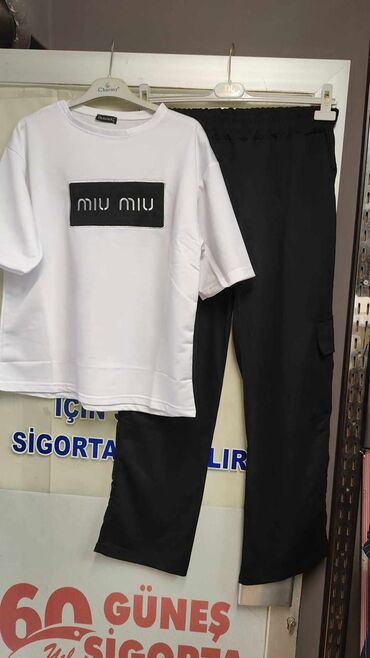 caprice obuca beograd: 05. B. trenerka 
m,l,xl
3700 din