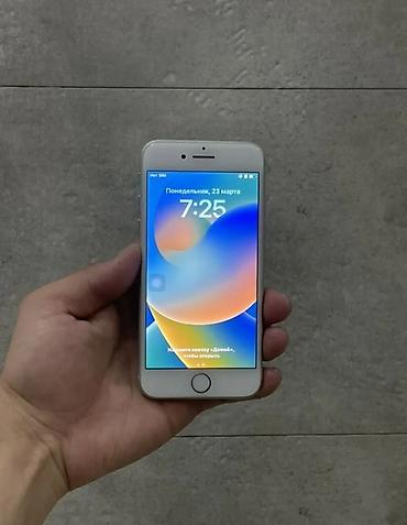 aiphone 13: IPhone 8, Б/у, 64 ГБ, Серебристый, Чехол — 1