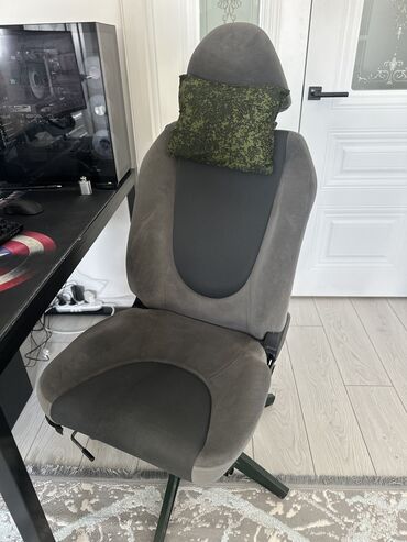 игровые кресла бу: Игровое кресло, Б/у, Без колесиков, цвет - Серый, Велюр