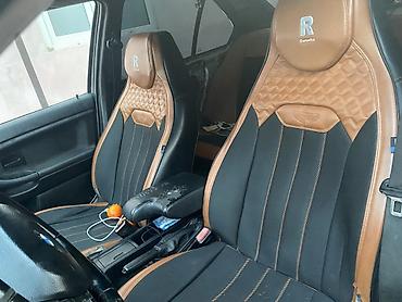 super soco tc: BMW 3 Series E36 sedan – gümüşü rəngdə. Xüsusiyyətlər: - Kuzov — 4