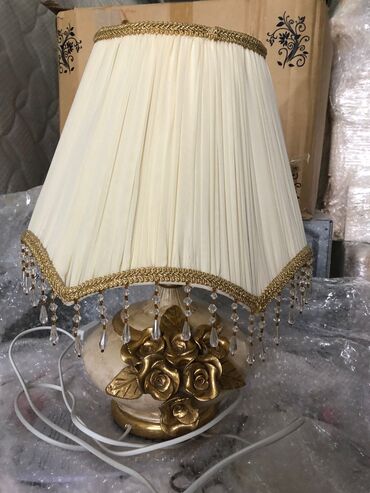 Stol lampaları: Svetilnik istanbuldan alinib