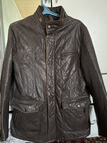 кожаная мужская куртка: Кожанная куртка чистый оригинал купили за 38000 продаю за 12000 пару
