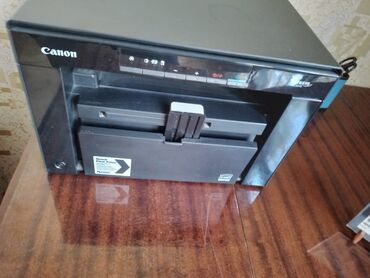Printerlər: Canon brendinə məxsus bu qara rəngli printer ofis və ya ev istifadəsi