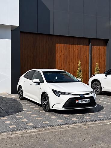 белорус 82 1: Toyota Corolla: 2023 г., 1.8 л, Гибрид, Седан — 3