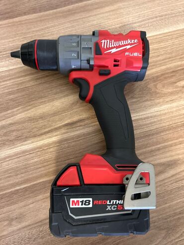 Tavan: Milwaukee drel dəsti: dəstə daxildir drel, adaptor və 5 amp batareya